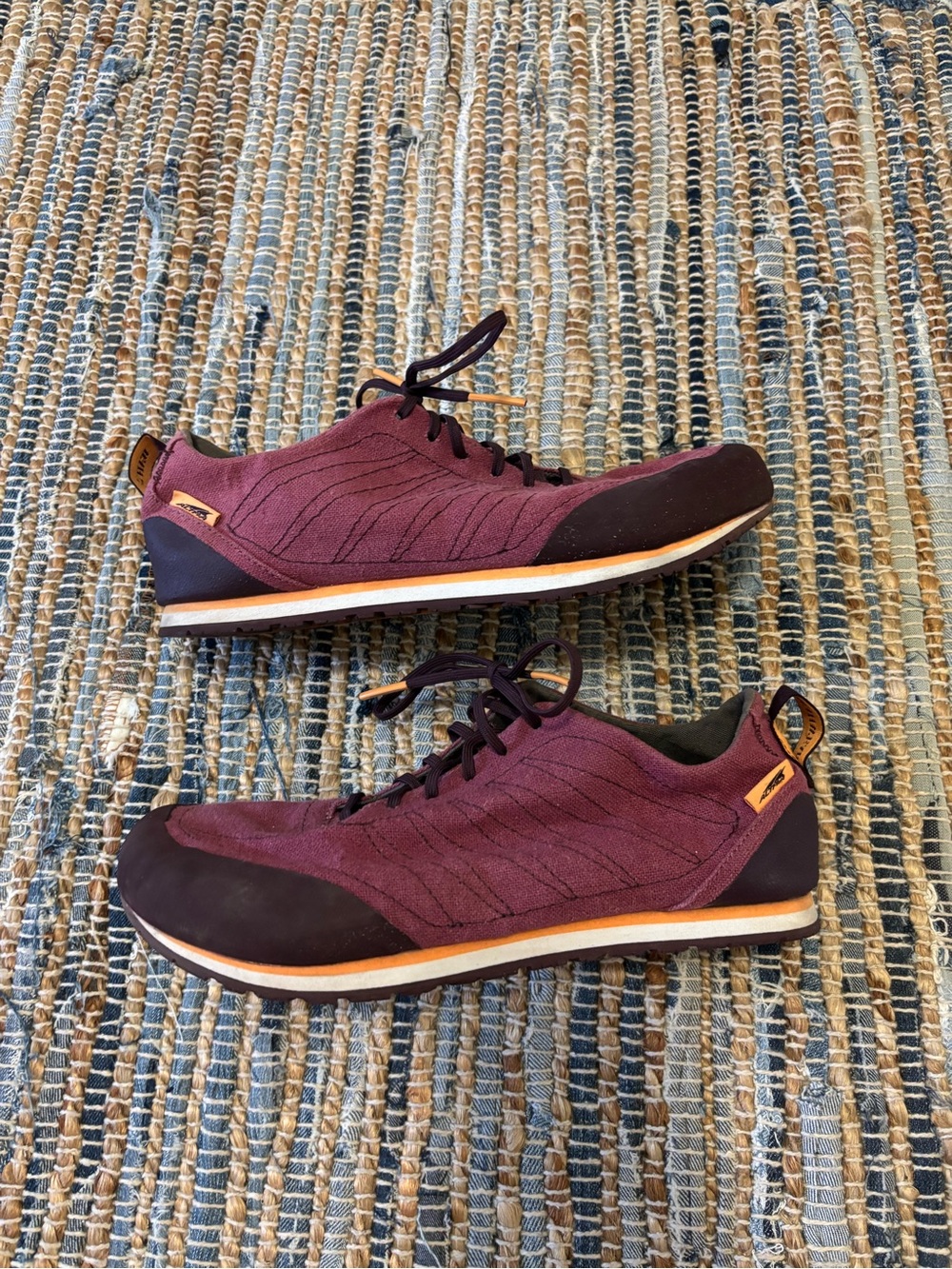 Altra Women's Burgundy WAHWEAP sneakers sz 9.5